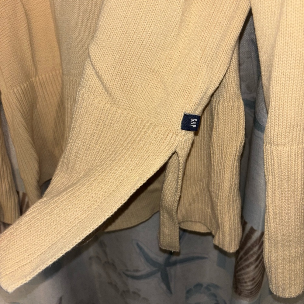 GAP Light Tan Knit Pullover - Picture 2 of 3